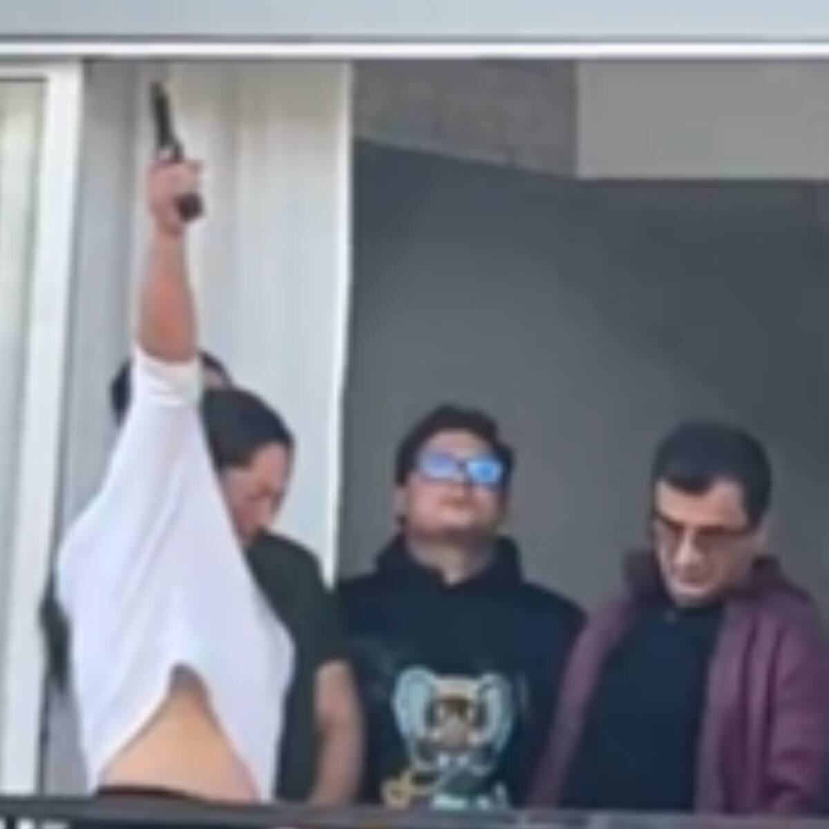 Ya lo había hecho en ocasiones anteriores: vecino de mujer que disparó al aire desde balcón en Bogotá