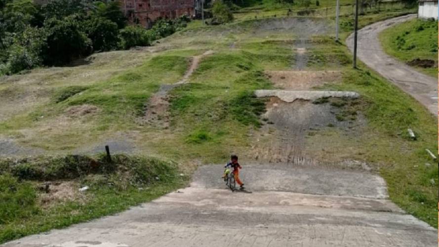 BMX BARBOSA/ ÁNGELA BAYONA