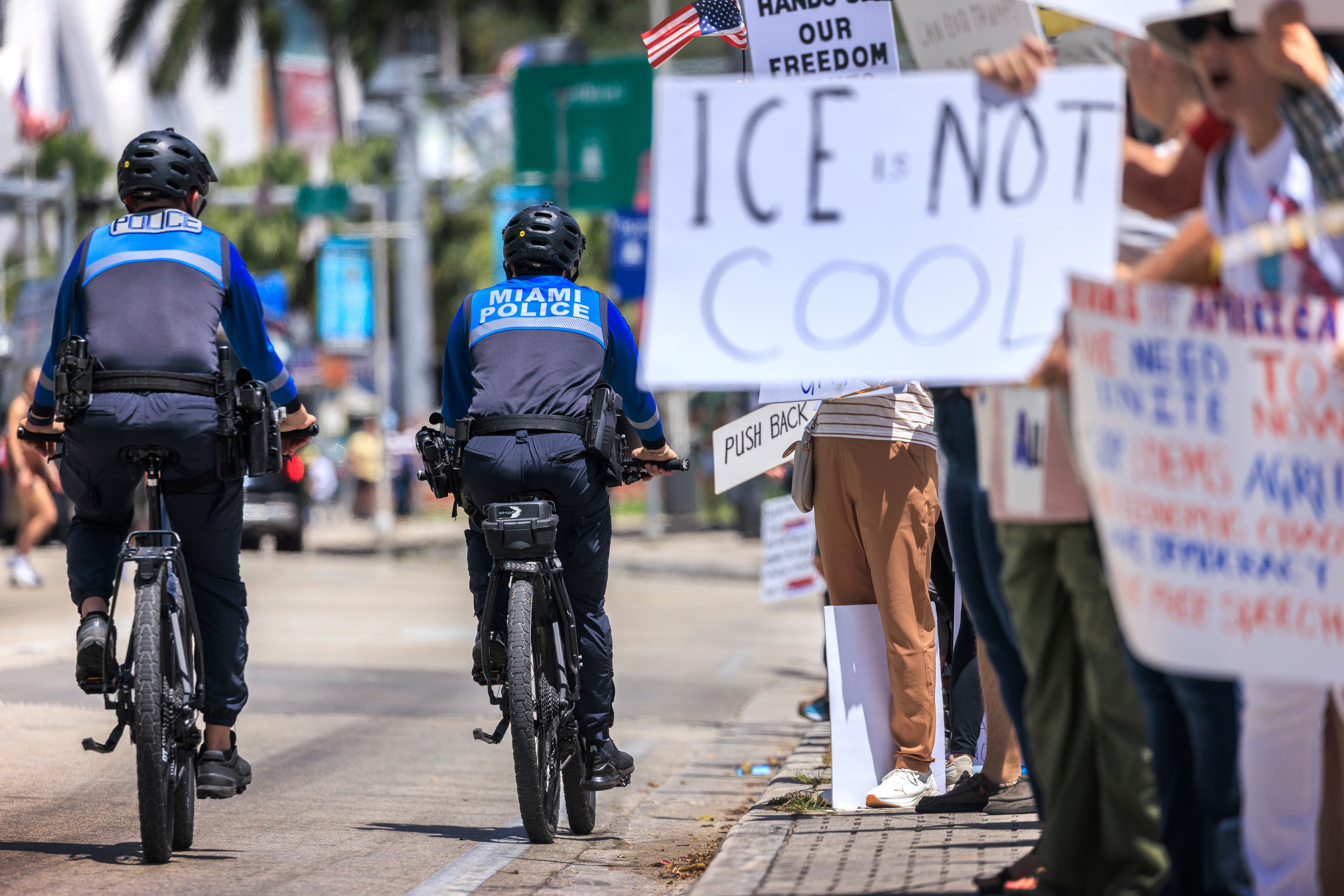 Aumentó el número de estadounideses que desaprueban las políticas migratorias de Trump. EFE/EPA/CRISTOBAL HERRERA-ULASHKEVICH