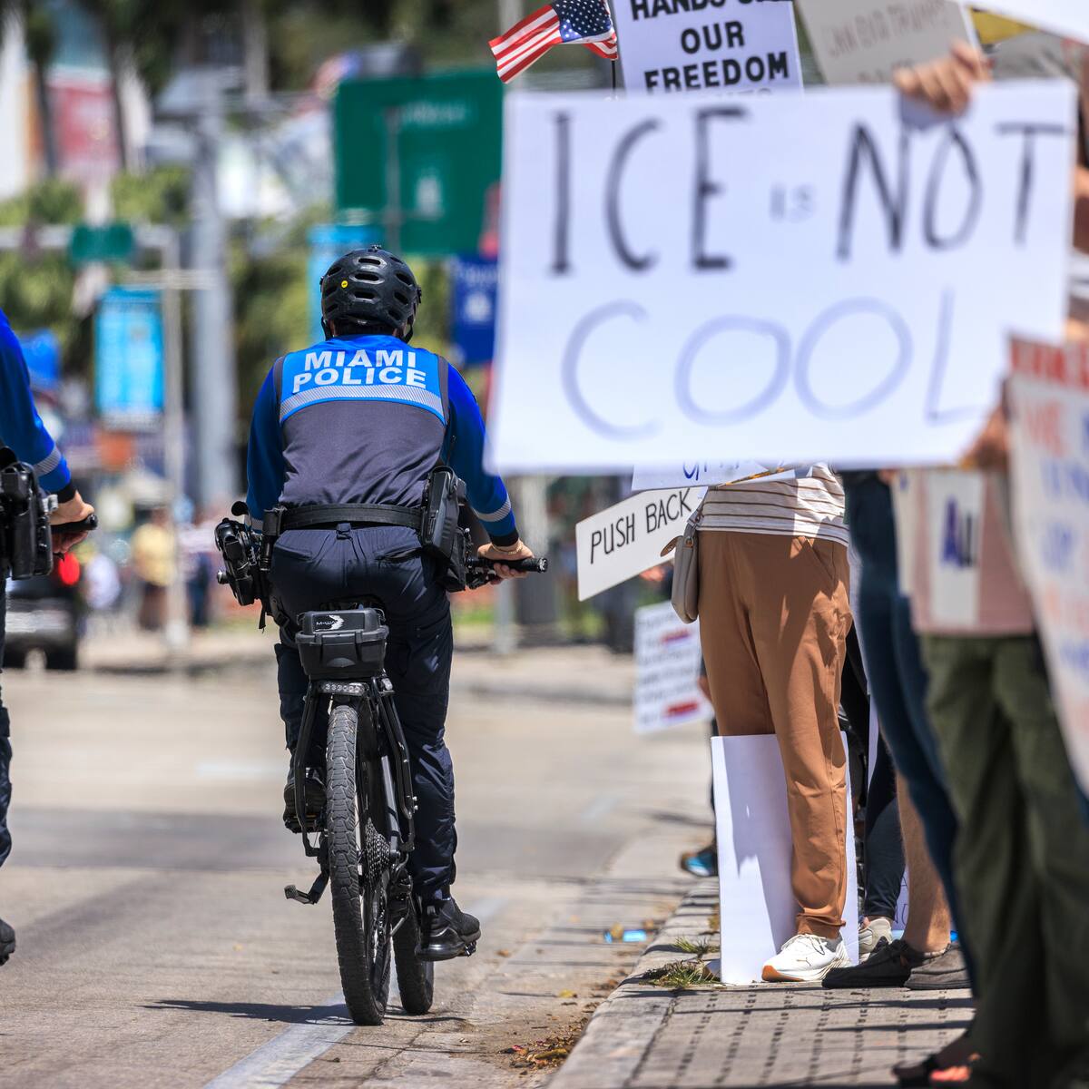 Subió el porcentaje de estadounidenses que está en desacuerdo con las políticas migratorias de Trump