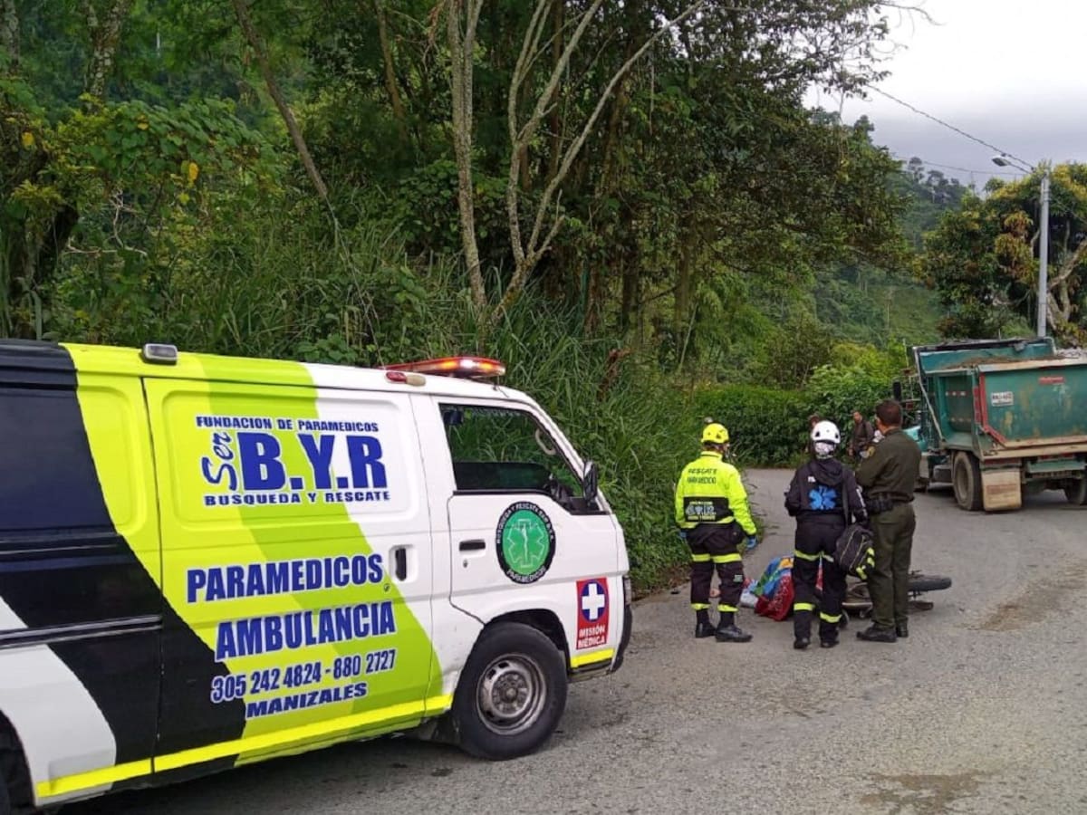 Motociclista falleció al chocar contra una volqueta en zona rural de Manizales