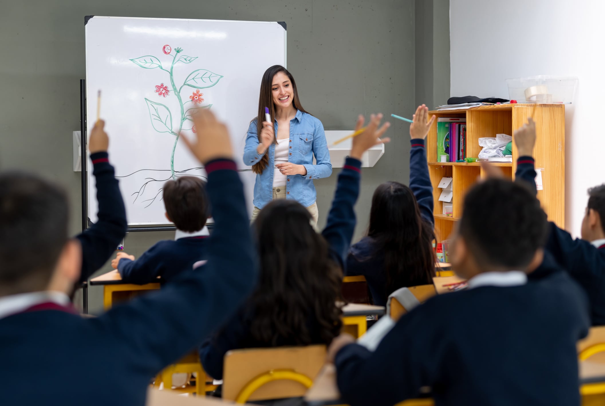 Imagen de referencia de profesora en Colombia. Foto: Getty Images.