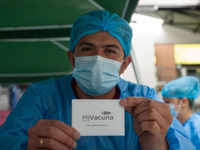 Bogotá es la primera ciudad que habilita el certificado digital de vacunación contra COVID-19. Foto: Getty Images / SEBASTIAN BARROS