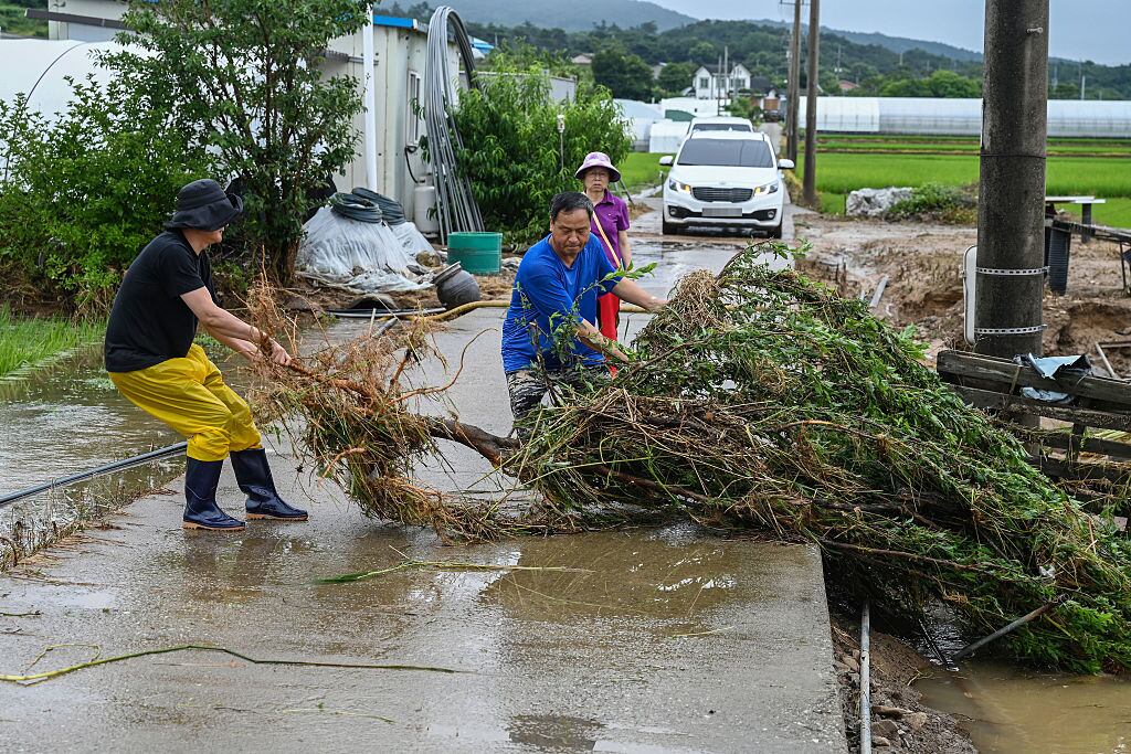 Fuertes lluvias en Corea del Sur dejó al menos un muerto. (Photo by Seung-il Ryu/NurPhoto via Getty Images).. (Photo by Seung-il Ryu/NurPhoto via Getty Images)