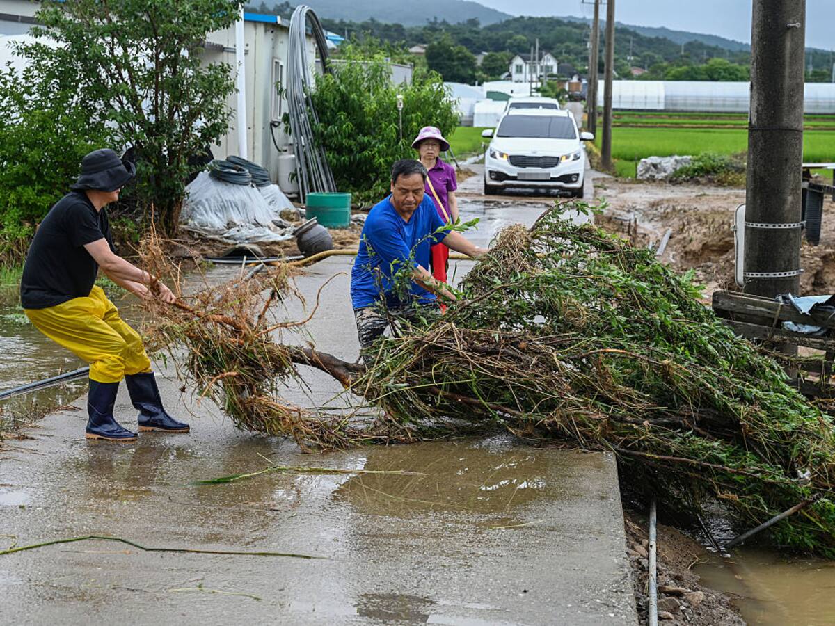 Fuertes lluvias inundaron el centro-oeste de Corea del Sur y dejaron al menos un muerto