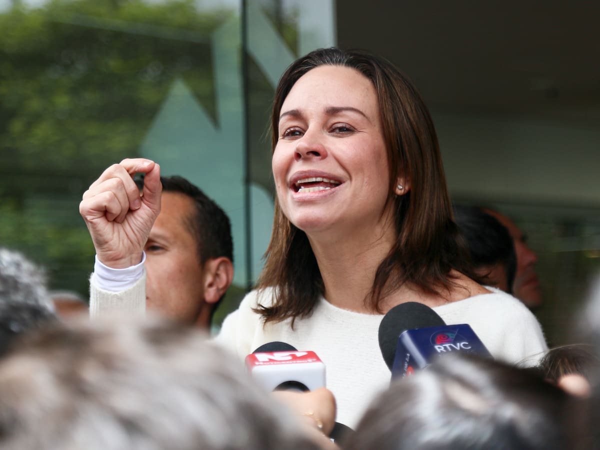 “Sigue luchando por su vida, aferrado a nosotros”: esposa de Miguel Uribe Turbay