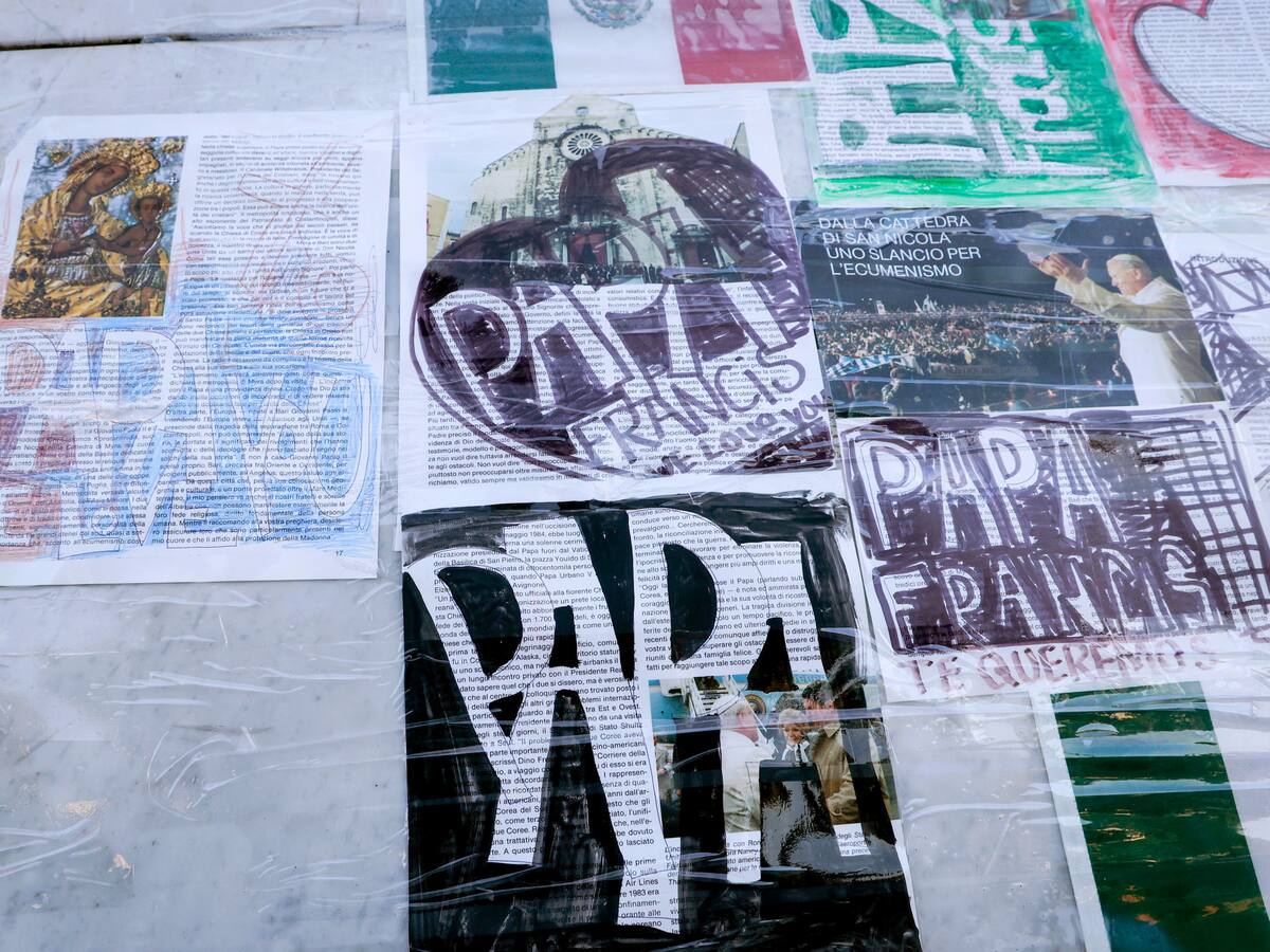 Tras cumplir tres semanas hospitalizado y pasar una noche “tranquila”, el papa Francisco descansa