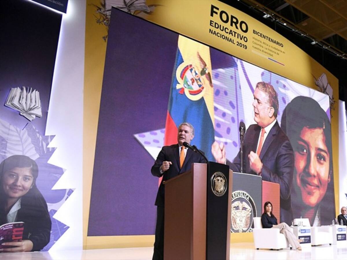 Gobierno apoyará reglamentación de ley que revive la cátedra de historia