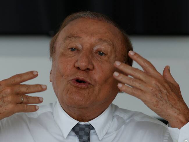 AME6278. BOGOTÁ (COLOMBIA), 02/09/2024.- Fotografía de archivo del 15 de mayo de 2022 que muestra al candidato a la presidencia de Colombia por el partido Liga de Gobernantes Anticorrupción, Rodolfo Hernández, durante una entrevista con EFE, en Bogotá (Colombia). Hernández, que perdió la segunda vuelta de las elecciones presidenciales de 2022 con el actual mandatario Gustavo Petro, falleció este lunes a los 79 años de edad en la ciudad de Piedecuesta (noreste) por un cáncer terminal que lo aquejaba desde hace varios meses. EFE/ Mauricio Dueñas Castañeda ARCHIVO