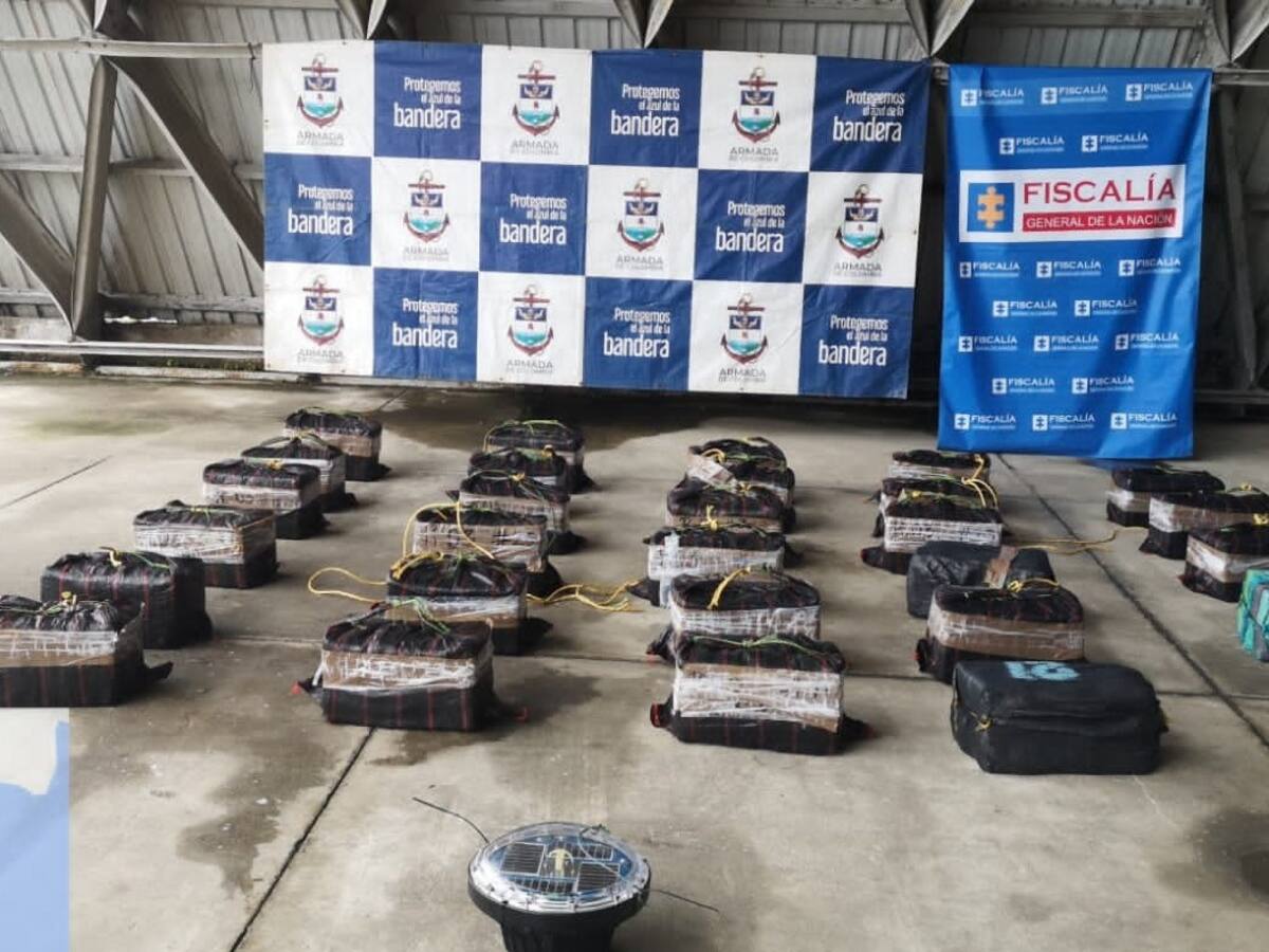 Flotando y amarrada fue encontrada más de media tonelada de cocaína en el Pacífico