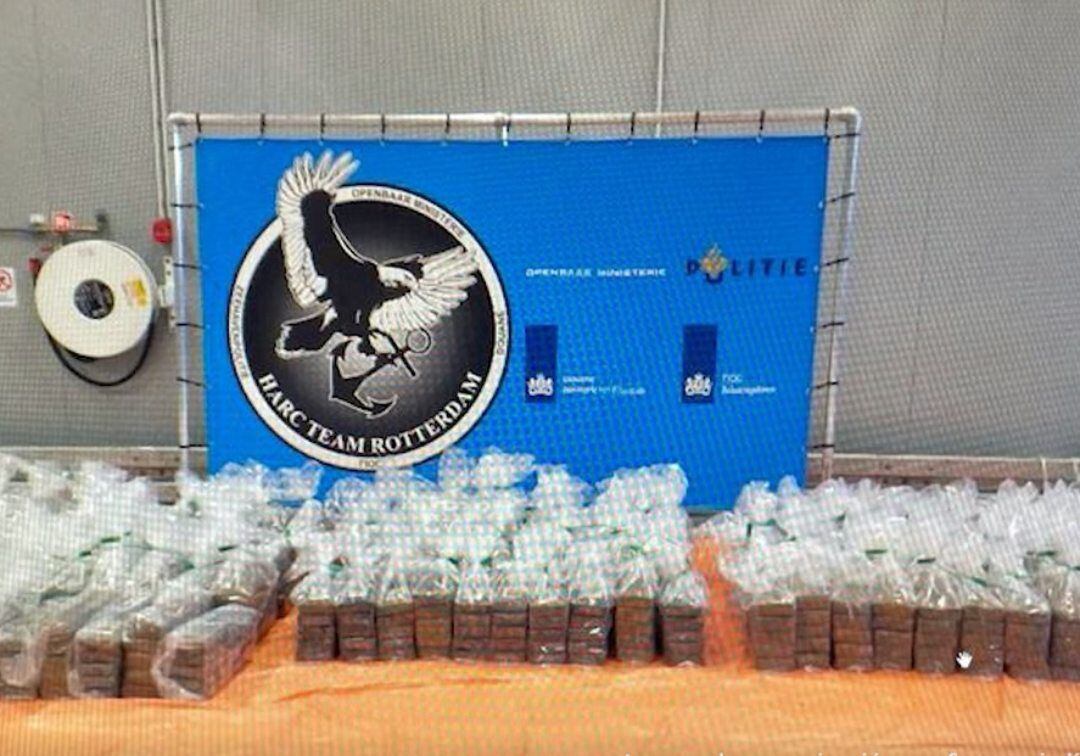 La droga fue camuflada cuando la embarcación iba en mar abierto. Crédito: Cortesía.