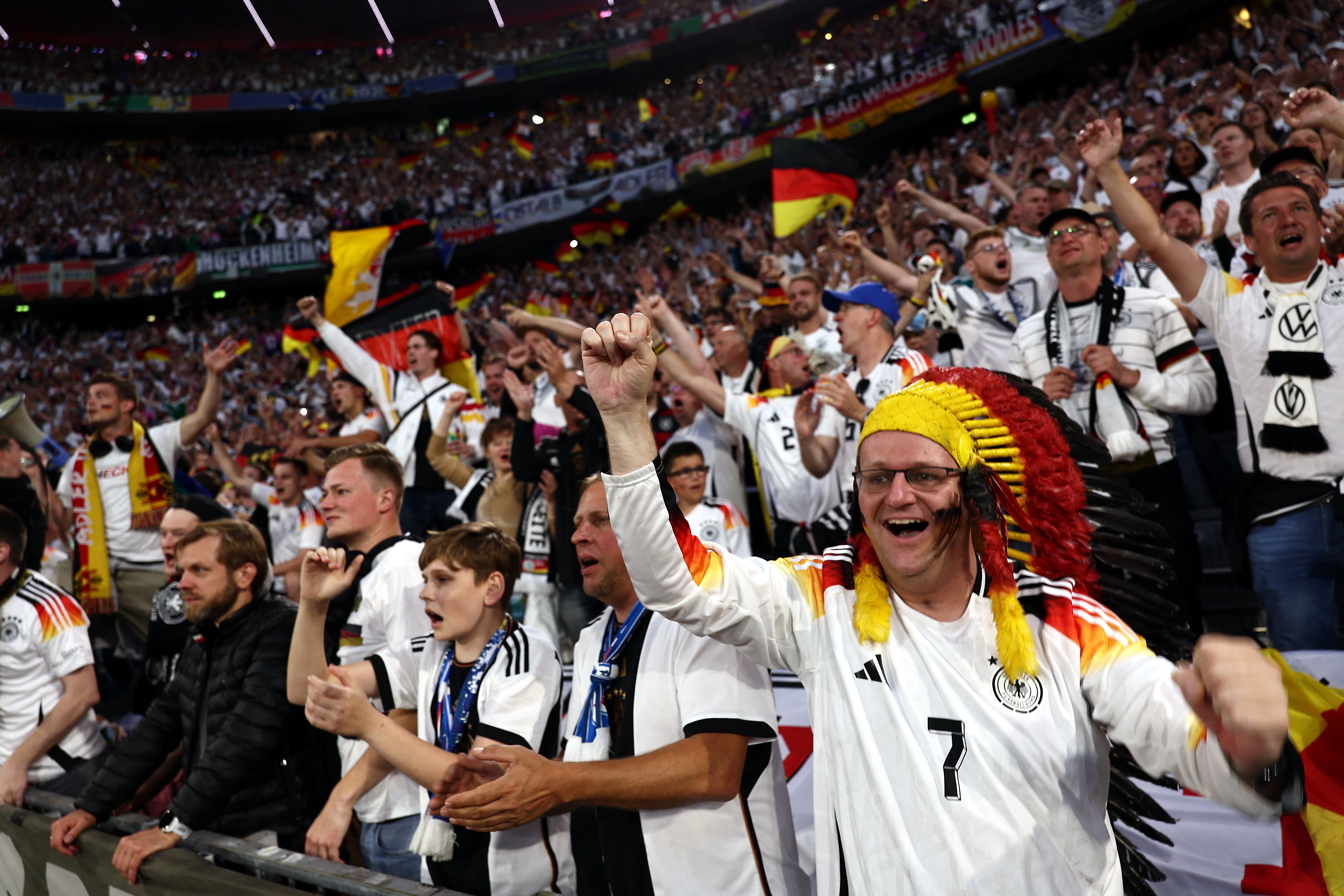 Hinchas de Alemania. EFE/EPA/ANNA SZILAGYI