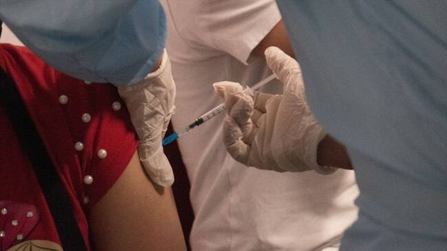 A propósito de la disponibilidad de vacunas, les hizo un llamado a quienes no han atendido la convocatoria. Foto: Getty Images / DANIEL ROMERO