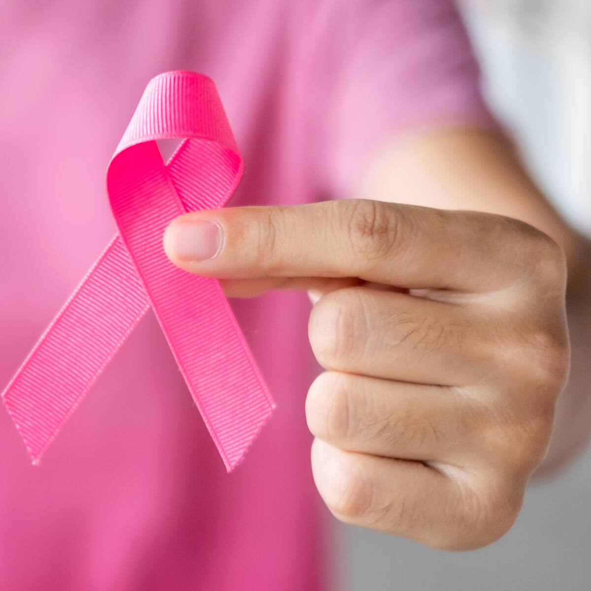 Un nuevo fármaco ayudaría a frenar un tipo de cáncer de mama, según estudio clínico