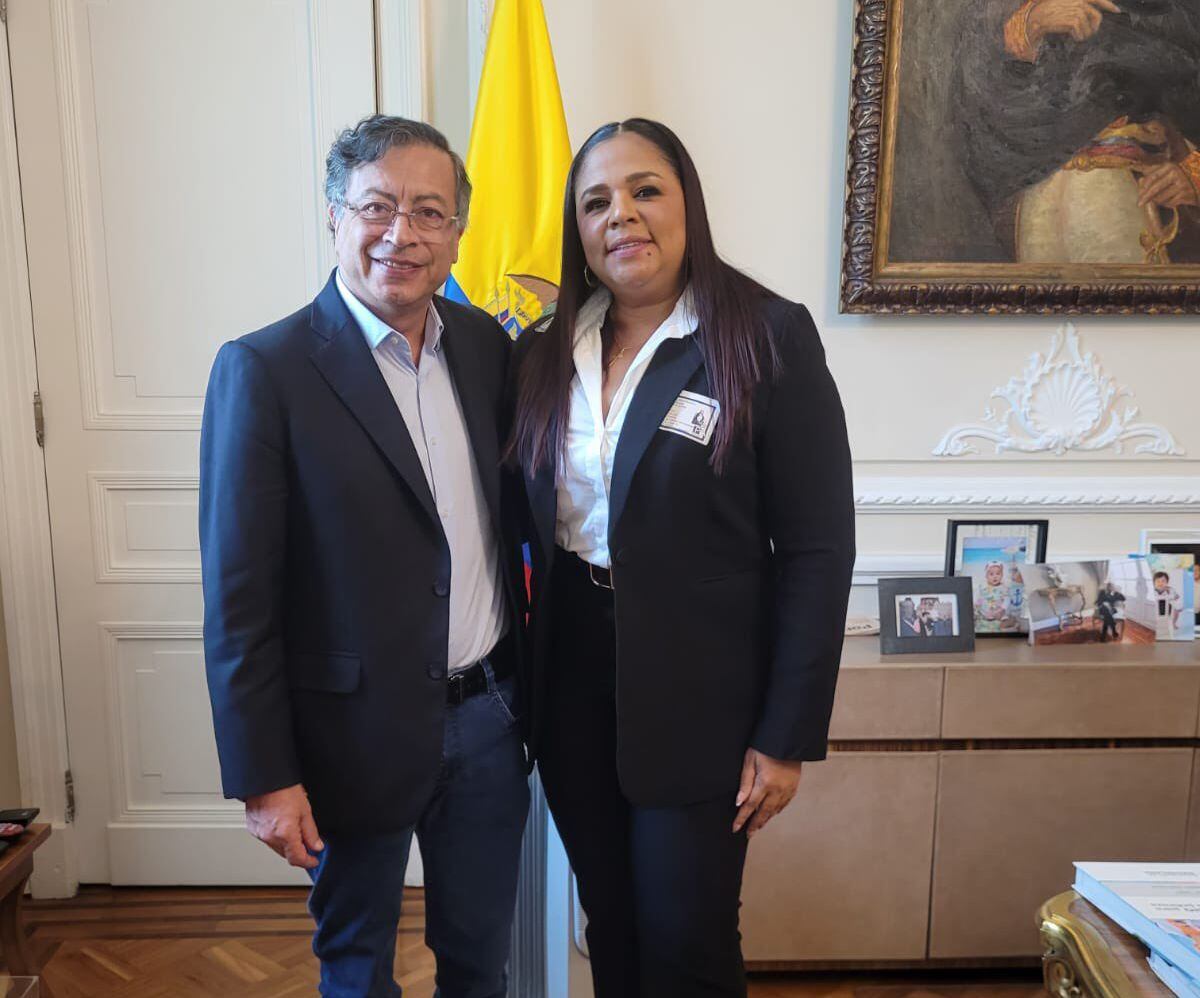 Ingris Padilla gobernadora encargada del Magdalena junto al presidente de Colombia,  Gustavo Petro/ Presidencia.