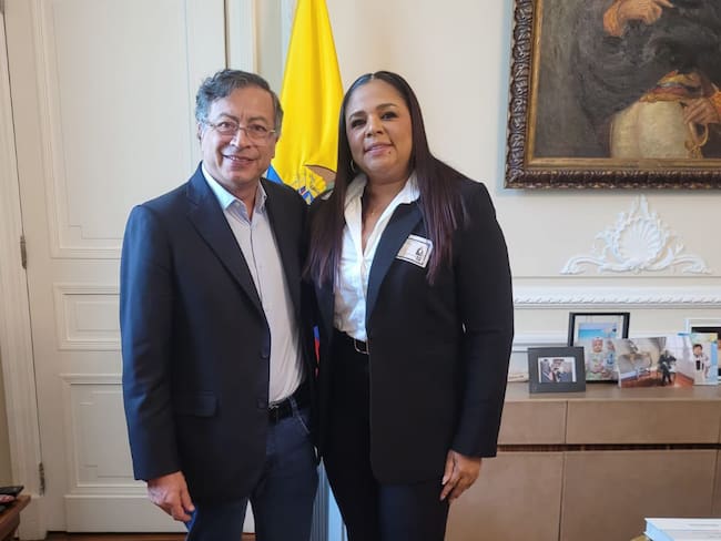 Ingris Padilla gobernadora encargada del Magdalena junto al presidente de Colombia, Gustavo Petro/ Presidencia.