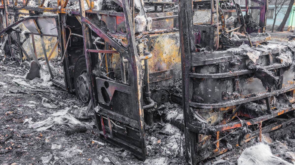 Un bus incinerado y grafitis: presuntas acciones del Clan del Golfo en el Atlántico