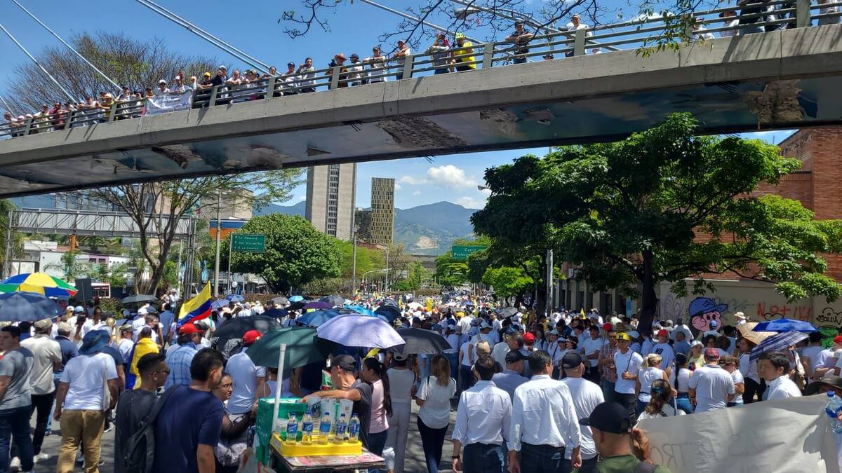 Video: Multitudinaria participación en la marcha contra el Gobierno Petro en Medellín
