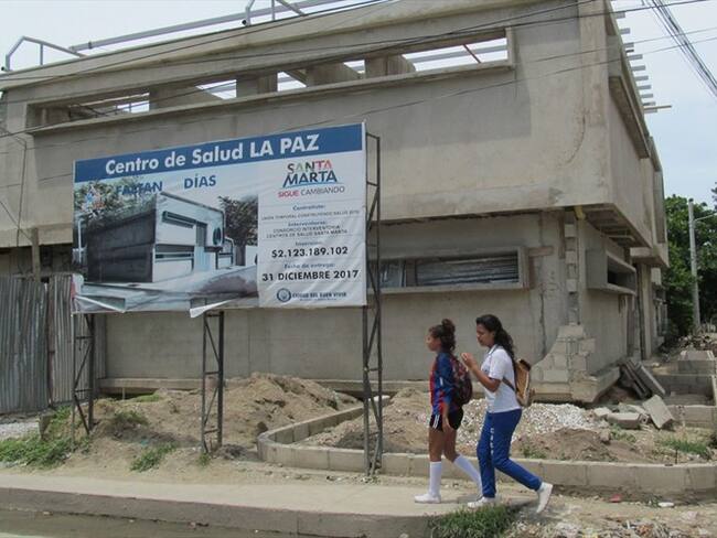 Un nuevo plazo para la puesta en servicio de los centros de salud de Santa Marta, intervenidos desde hace casi tres años, fue anunciado por la Alcaldía. Foto: Lizbeth Rodríguez (W Radio)