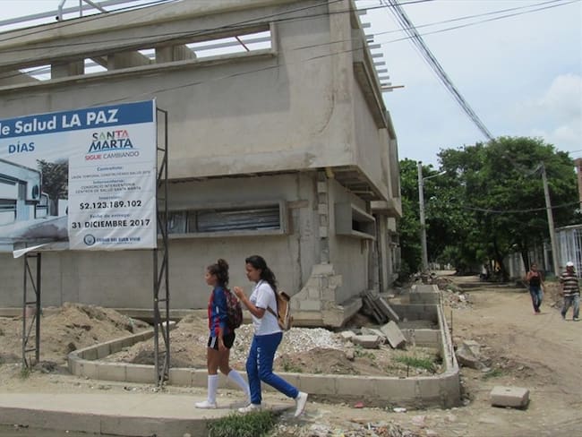 Un nuevo plazo para la puesta en servicio de los centros de salud de Santa Marta, intervenidos desde hace casi tres años, fue anunciado por la Alcaldía. Foto: Lizbeth Rodríguez (W Radio)