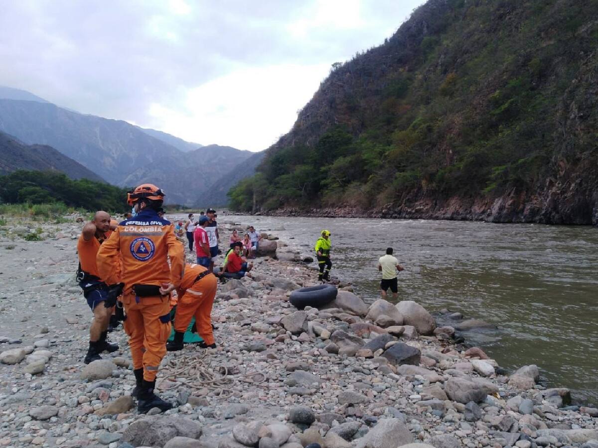 Buscan a menor que fue arrastrado por la corriente del río Chicamocha, en Santander