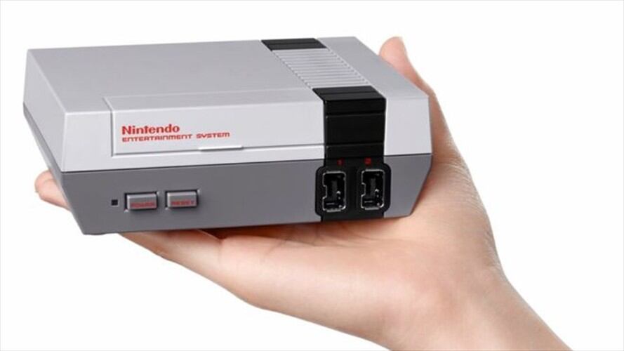 LA "NES Classic Edition" o Nintendo clásico apunta a ser el regalo más demandado en estas fiestas, según Forbes. Foto: AFP, tomado de BBc Mundo.