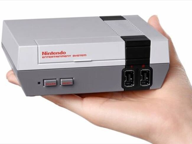 LA "NES Classic Edition" o Nintendo clásico apunta a ser el regalo más demandado en estas fiestas, según Forbes. Foto: AFP, tomado de BBc Mundo.