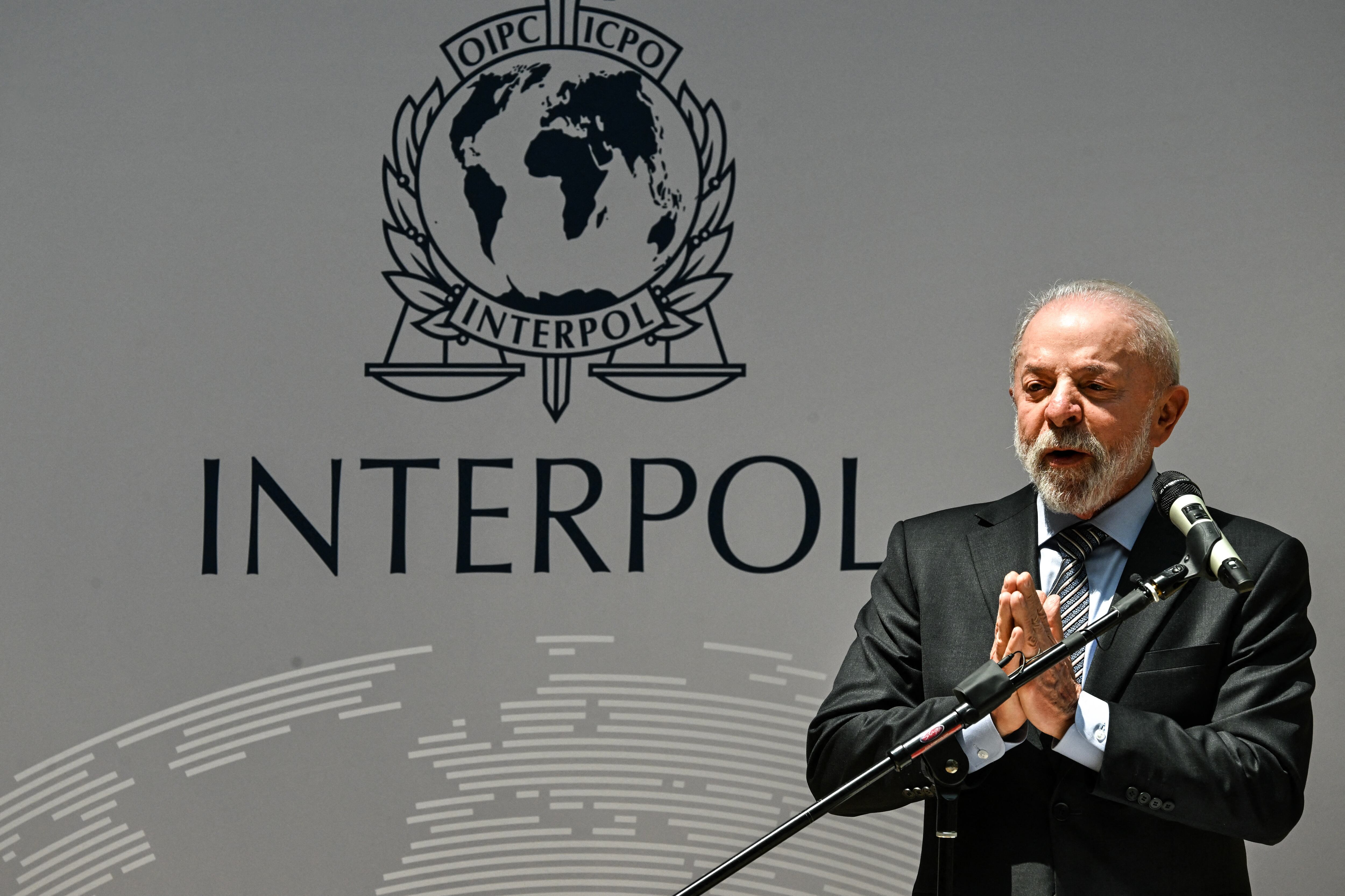 Presidente de Brasil, Luiz Inacio Lula da Silva, realiza un discurso en la sede de la Interpol en Lyon, Francia. FOTO: OLIVIER CHASSIGNOLE/AFP via Getty Images