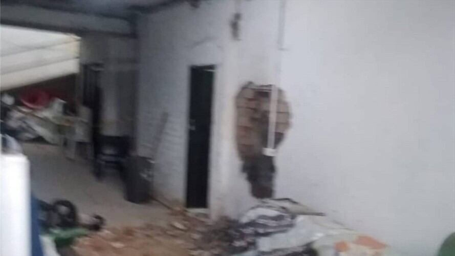 Así quedó la zona por donde ingresaron los delincuentes a la entidad bancaria . Foto: Cortesía