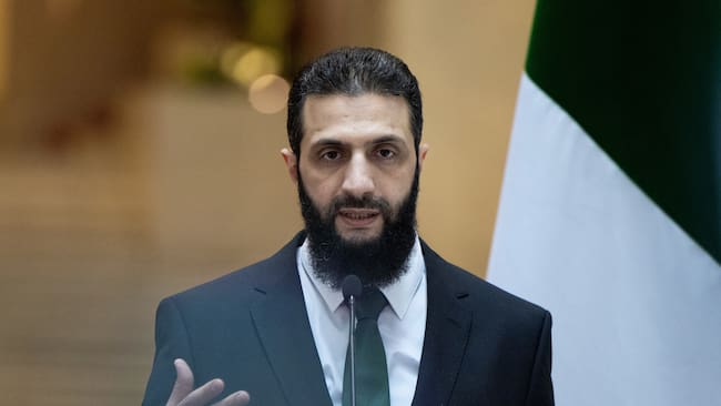 Damascus (Syrian Arab Republic), 22/12/2024.- A handout photo made available by the Turkish Foreign Ministry Press Office shows Syria's rebel leader Ahmed al-Sharaa, also known as Abu Mohammed al-Jolani, attending a press conference after a meeting with Turkish Foreign Minister Fidan in Damascus, Syria, 22 December 2024. (Siria, Turquía, Damasco) EFE/EPA/TURKISH FOREIGN MINISTRY PRESS OFFICE HANDOUT HANDOUT EDITORIAL USE ONLY/NO SALES