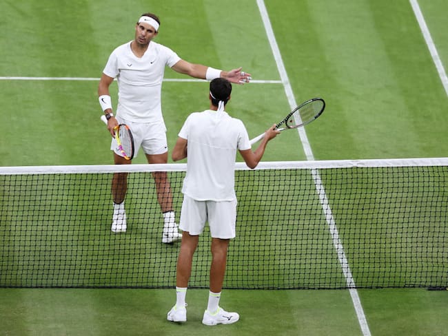 Rafael Nadal de España y Lorenzo Sonego de Italia en Wimbledon 2022. (Photo by Ryan Pierse/Getty Images)