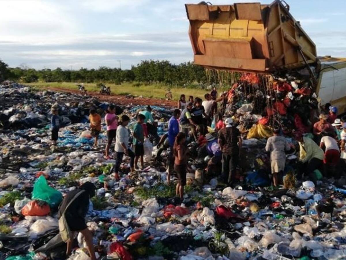 Comunidad indígena se alimenta de basura en relleno sanitario de Puerto Carreño