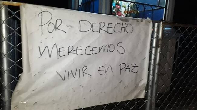 Los habitantes caminaron por la calle principal del poblado, rechazando los hechos de violencia . Foto: Cortesía