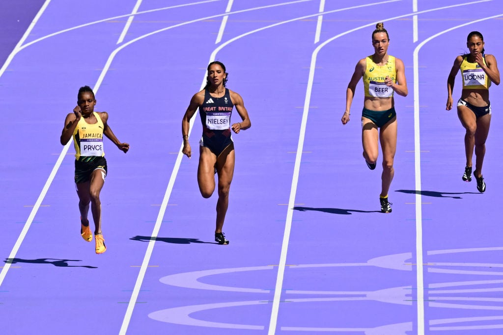 Lina Licona (cuarta de izquierda a derecha). Foto: Getty Images.