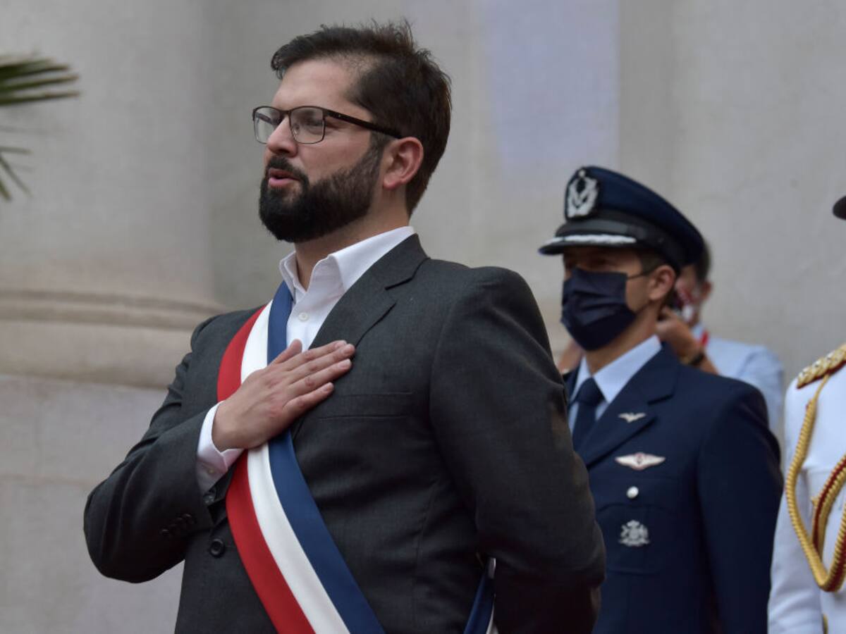 Constituyente chilena aprueba norma que impide la reelección de Gabriel Boric