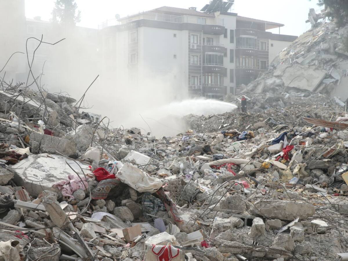 Seis muertos y 294 heridos tras un nuevo terremoto en Turquía