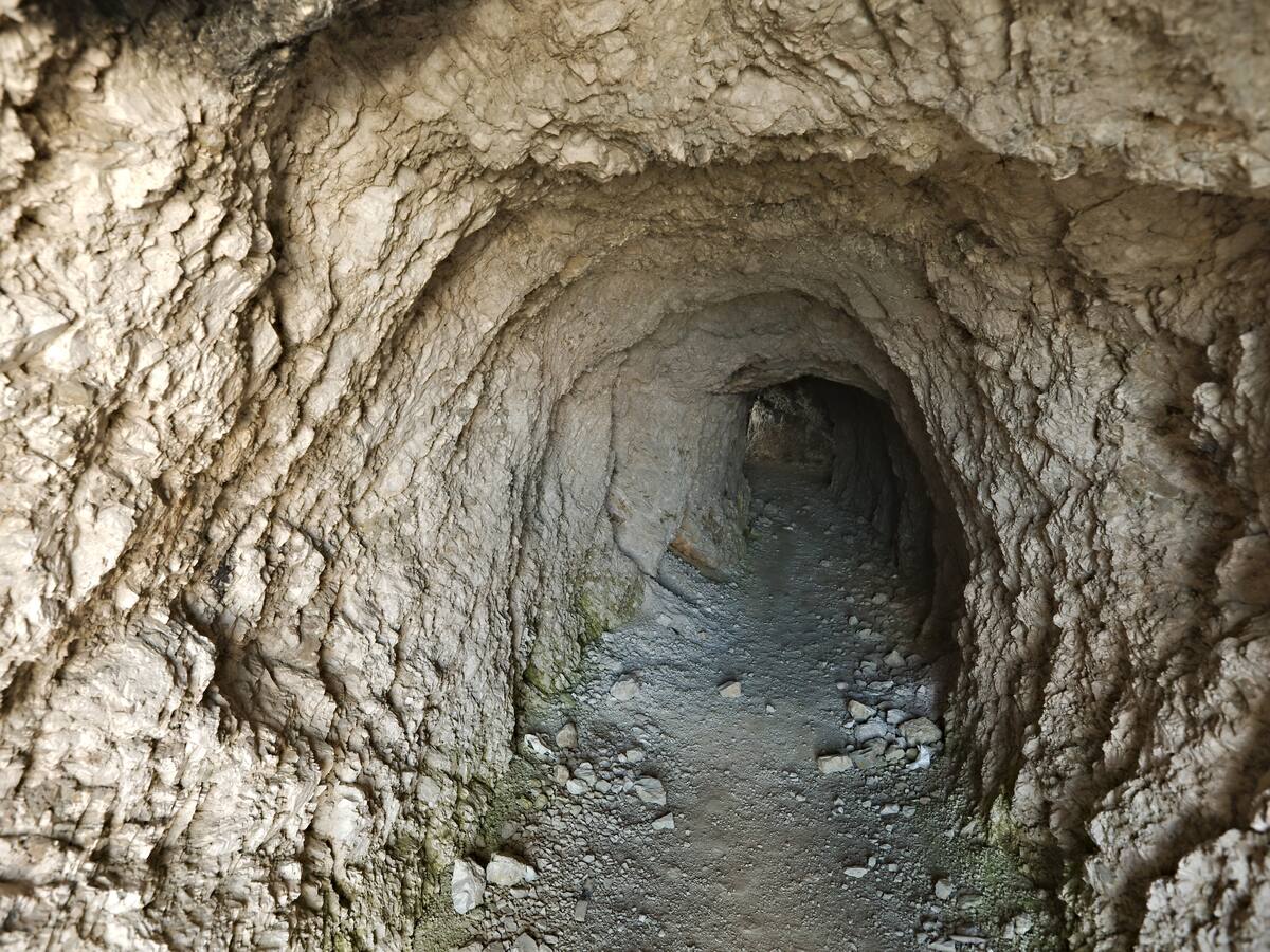 Rescate de película en Italia a un hombre que había quedado atrapado en un túnel