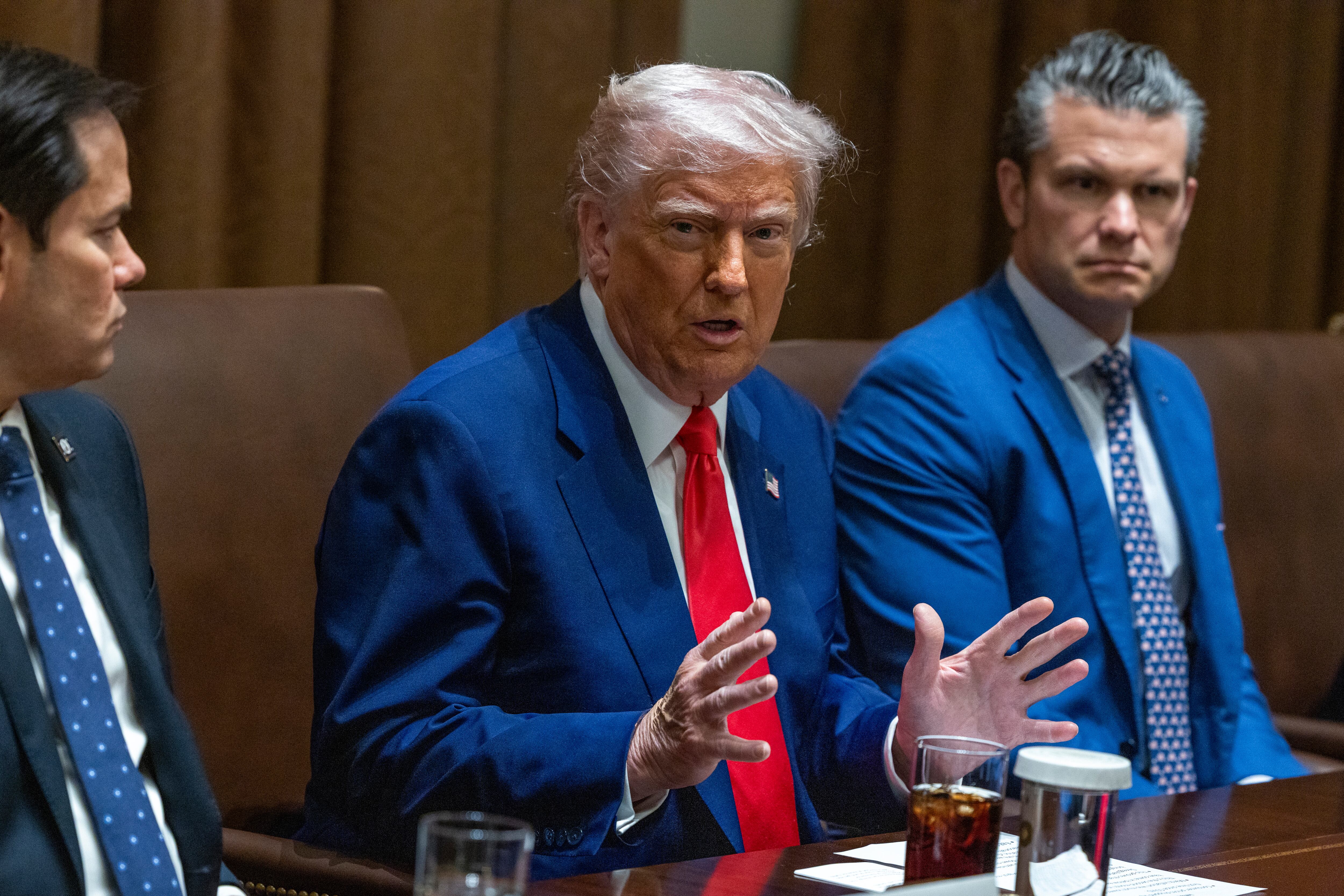 Presidente de Estados Unidos, Donald Trump, en su reunión de gabinete. FOTO: EFE/EPA/SHAWN THEW / POOL