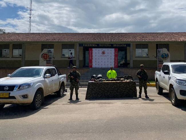 Los delincuentes huyeron, abandonando dos camionetas y material de intendencia. Crédito: Ejército Nacional.