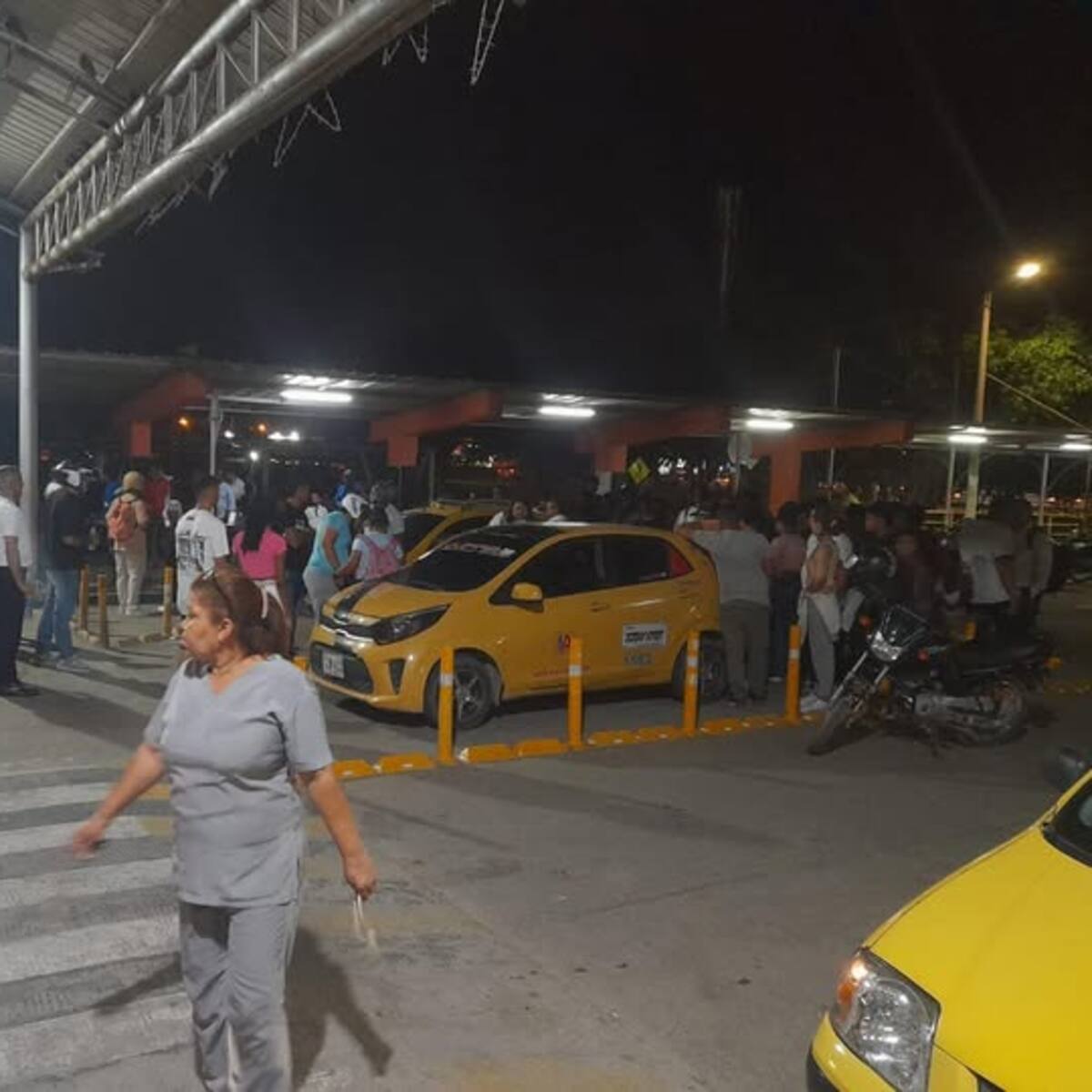 Asesinado un hombre en la central de transporte de Santa Marta