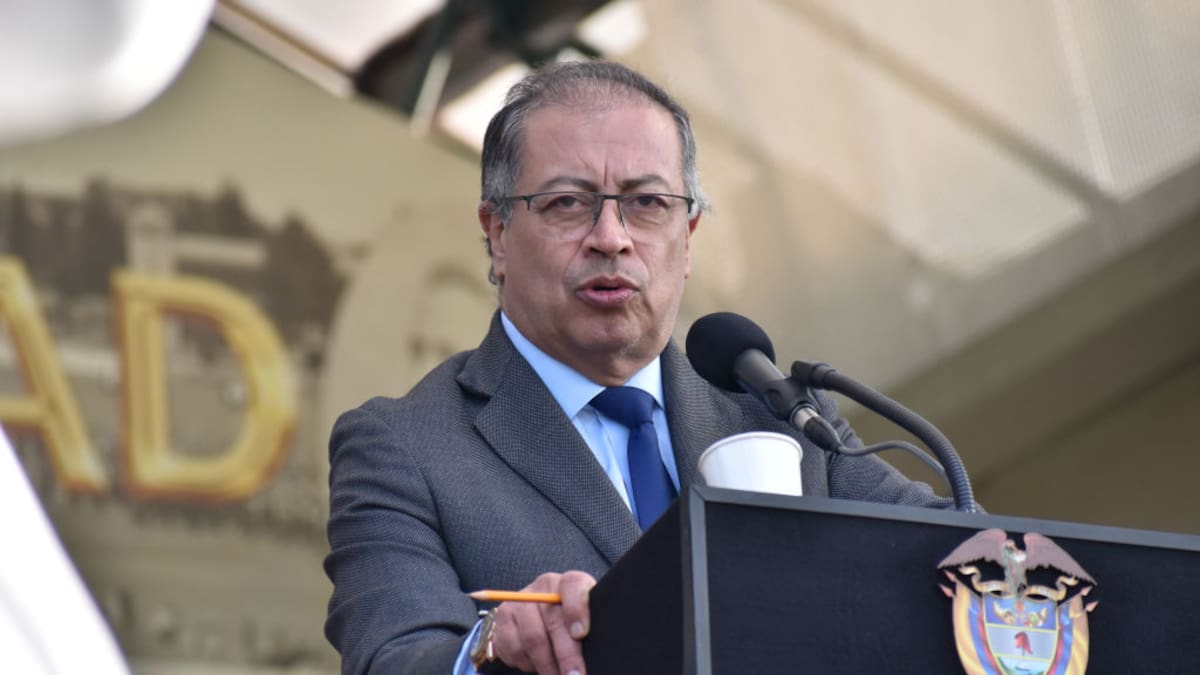 Petro propuso reducir la jornada laboral en el país a las 40 horas semanales