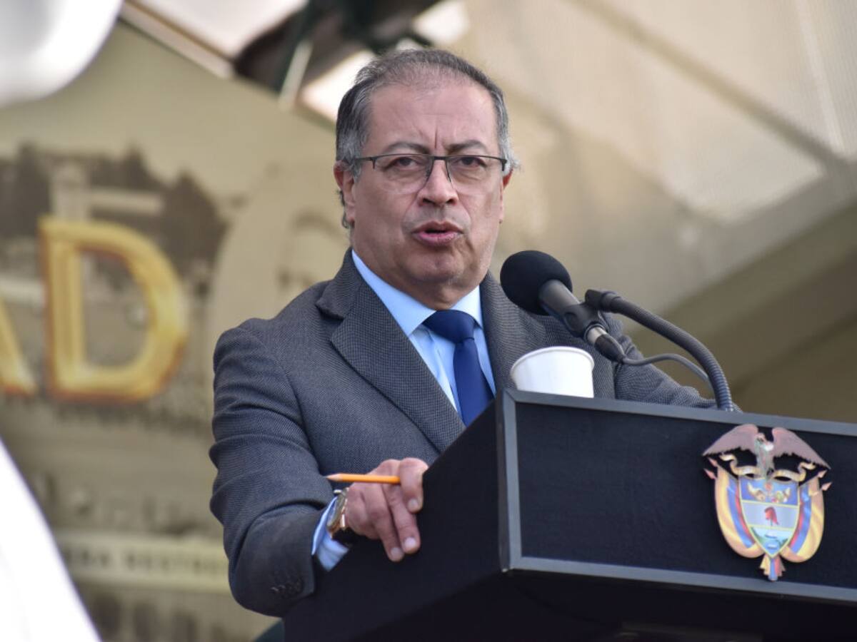 Esta es la carta con la que más de 600 ciudadanos piden a Petro “respetar la Constitución”