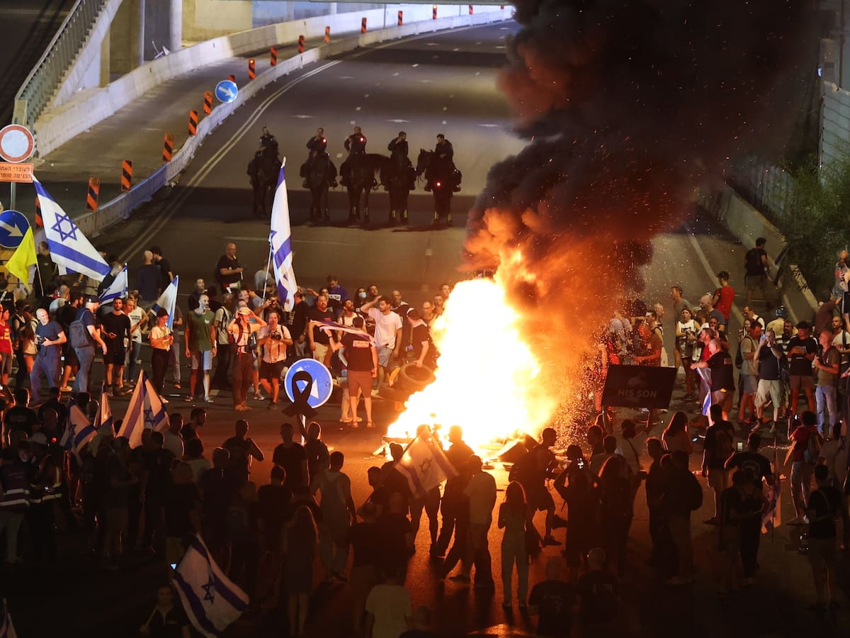 Miles de israelíes protestan por tercer día consecutivo a favor de un acuerdo de rehenes