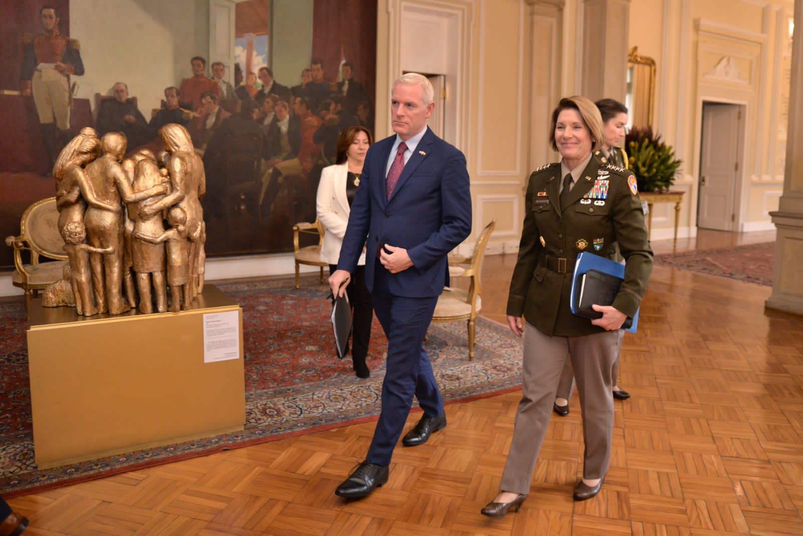 La general Laura J. Richardson, comandante del Comando Sur de los Estados Unidos, se encuentra en Colombia.