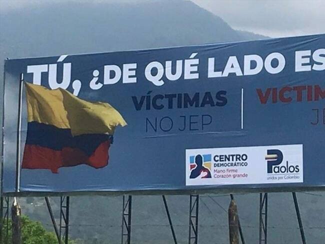 ¿De qué lado estás? Las vallas del Centro Democrático que han sido fuertemente criticadas