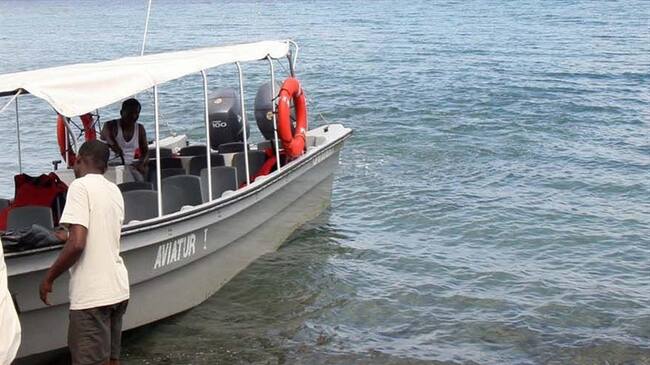 Socorristas realizan labores de búsqueda en la zona donde se produjo el accidente . Foto: Colprensa