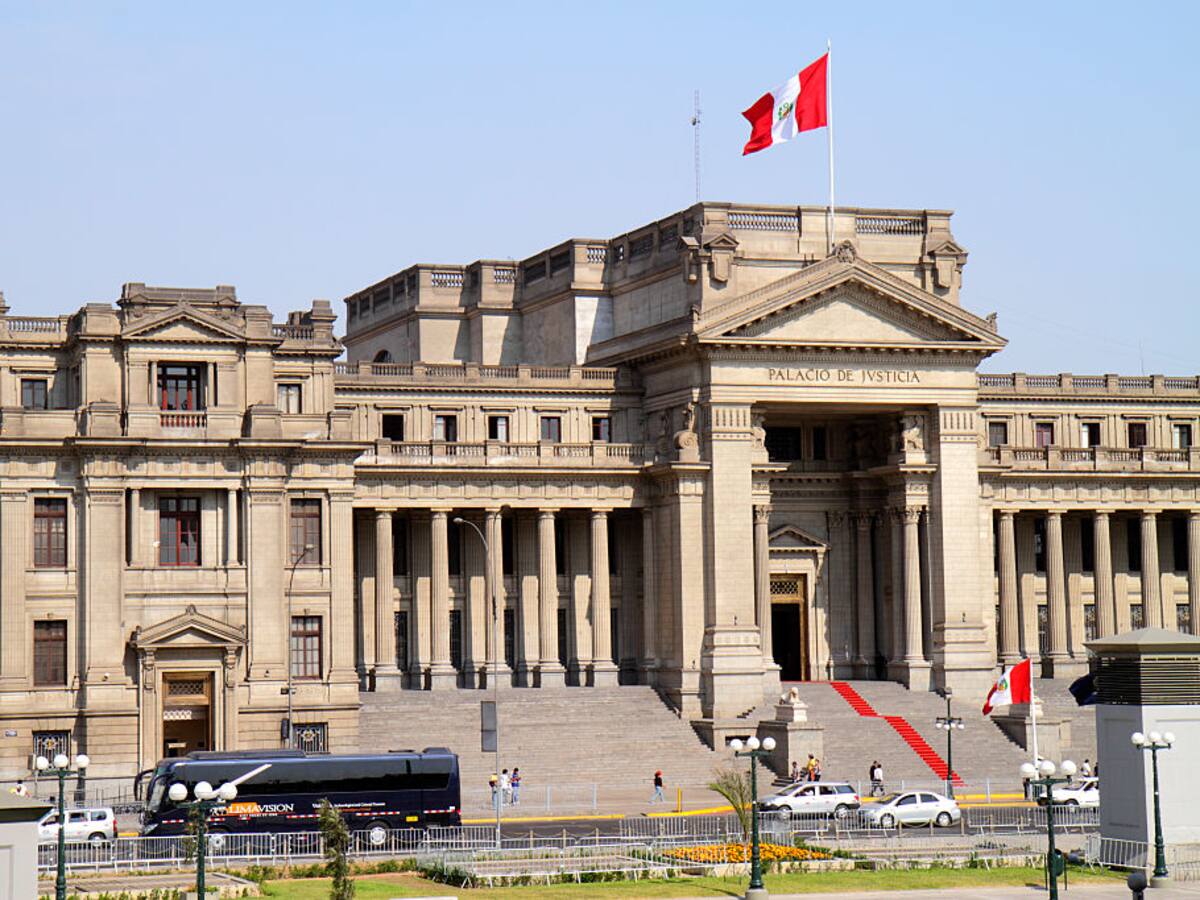 Presidenta de Corte Suprema de Perú convoca a los tres poderes ante la crisis