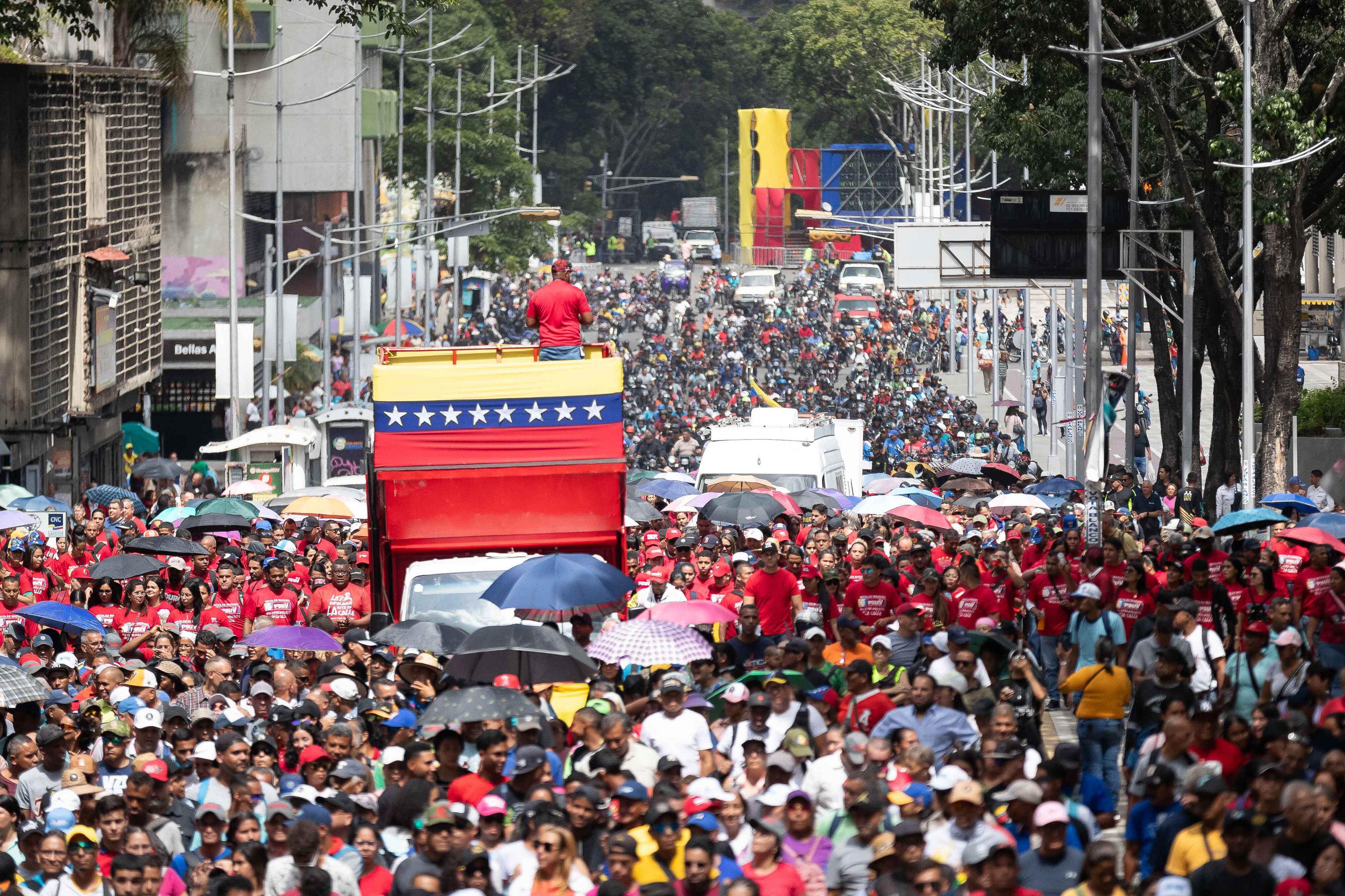 Personas participando en una manifestación en Caracas (Venezuela). EFE / Ronald Peña R.