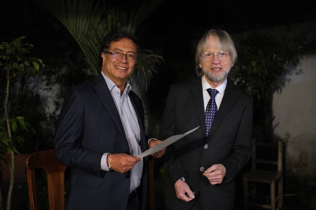 Gustavo Petro y Antanas Mockus. Twitter: @AntanasMockus
