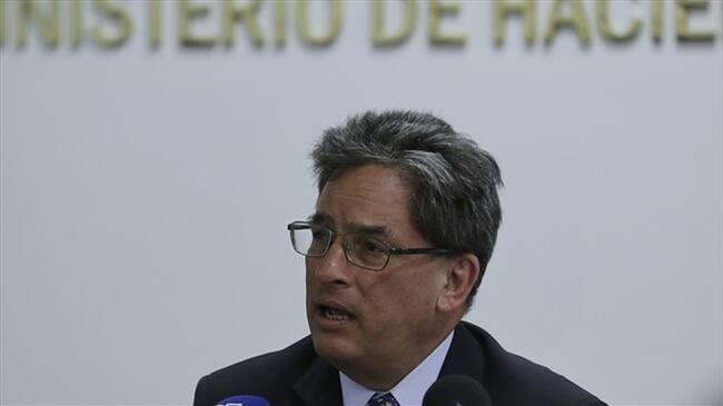 “Esto no es Disneyland” Senador Mauricio Gómez a Ministro Carrasquilla. Foto: Colprensa